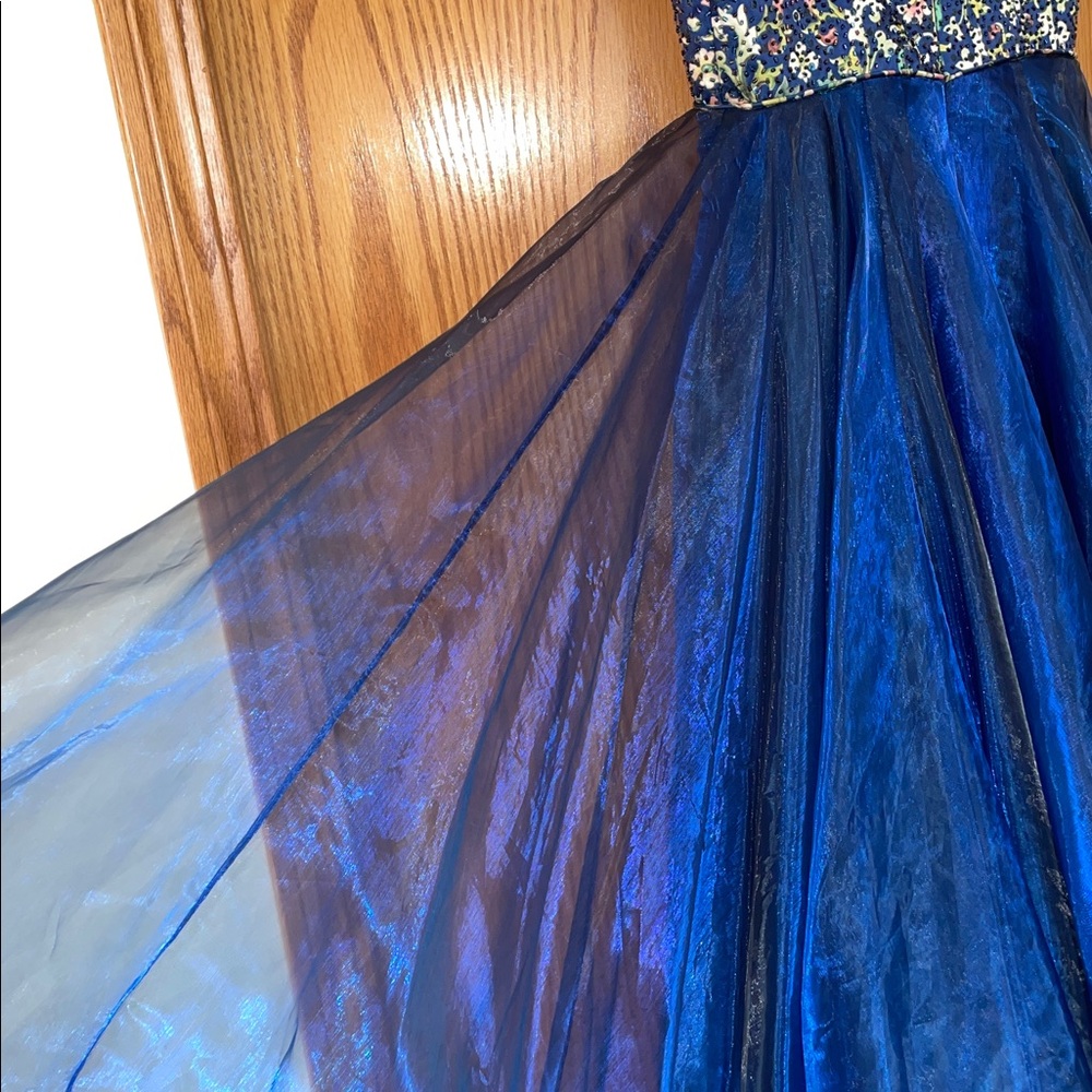 Elegant Blue Floral Evening Gown - Picture 9 of 11